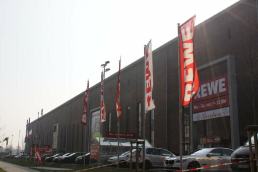 Fachmarktzentrum in der ehemaligen hanomag mit Fahrrad Stadler