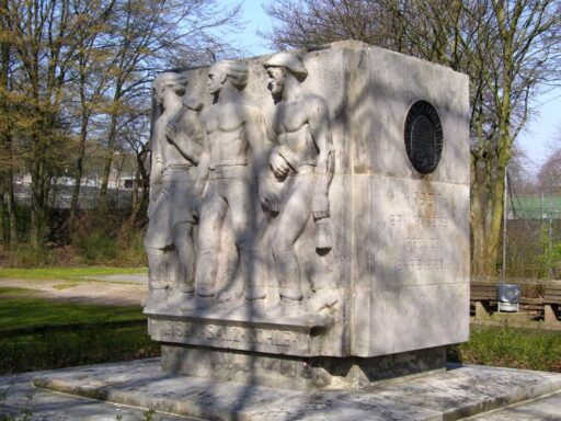 Denkmal im Volkspark Linden