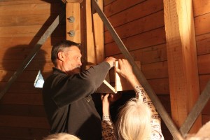 Einbau der Nistkästen im Kirchturm der Bethlehemkirche