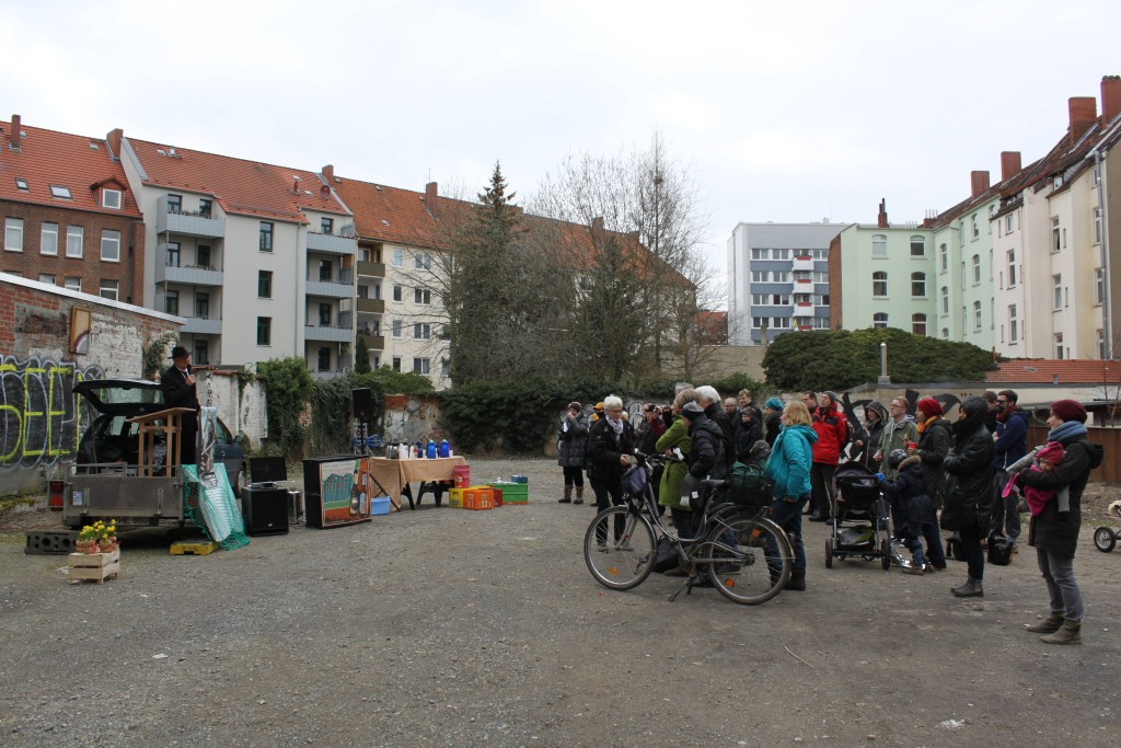 Gäste beim Wand-Picknick