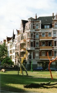 Kunstwerk aus Ästen der alten Kastanie