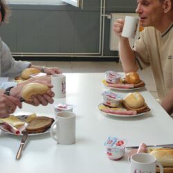 Frühstück beim Lindener-Tisch