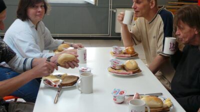 Frühstück beim Lindener-Tisch