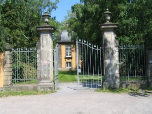 Eingang zum Bergfriedhof