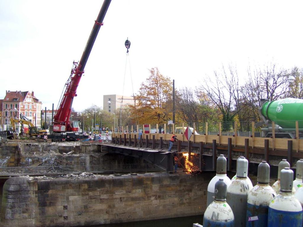 Abriss der Benno-Ohnesorg-Brücke