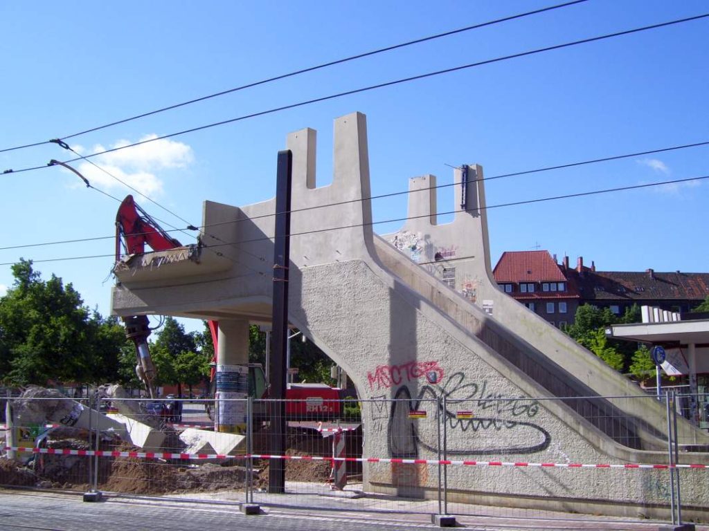 Abriss der Fußgängerbrücke am Küchengarten