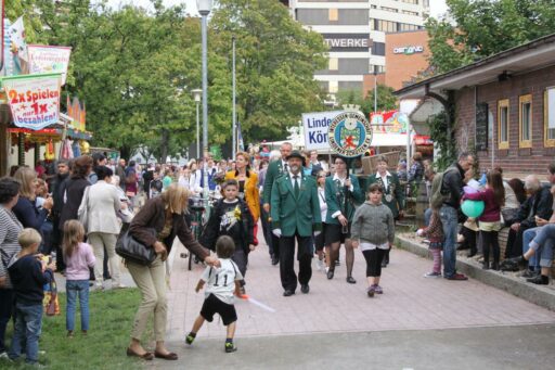 Festumzug durch Linden