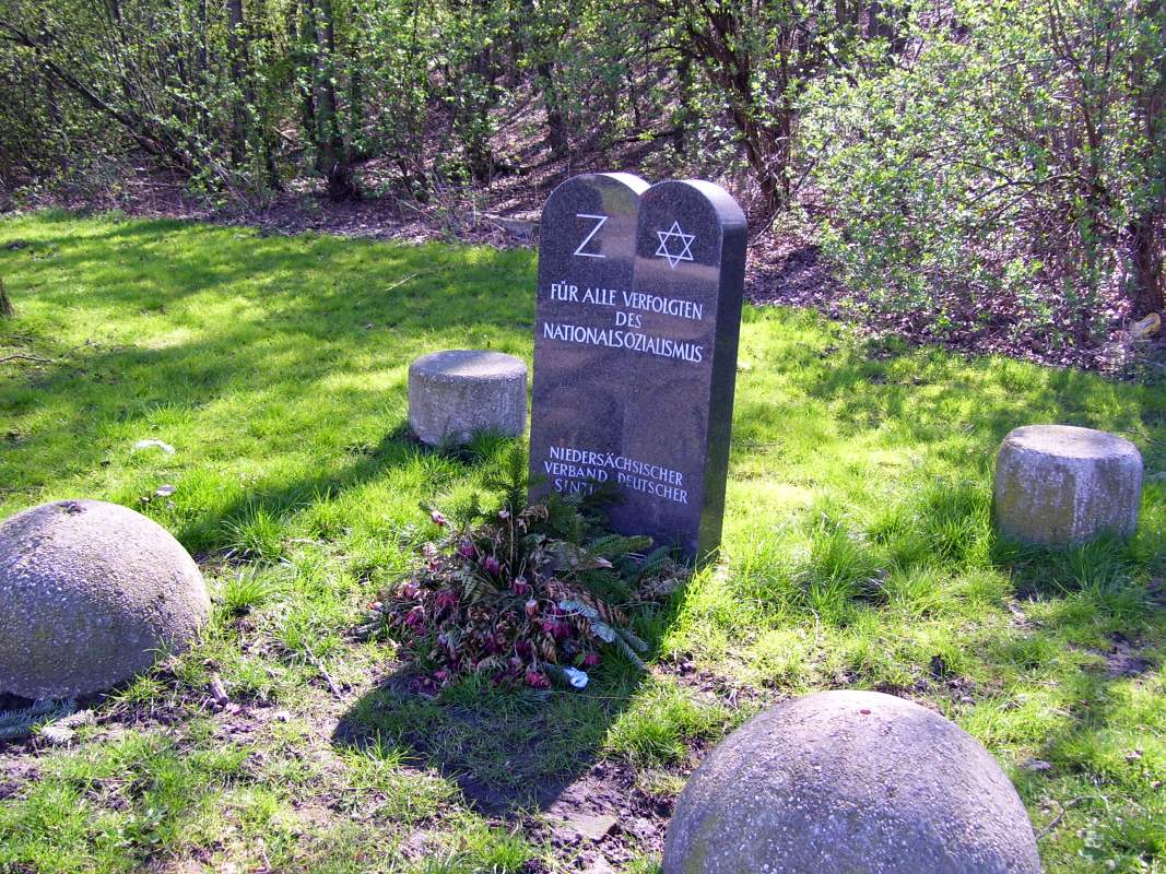 Gedenkstein am Bahnhof Fischerhof