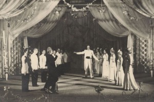 Szenenfoto Die Lustige Witwe - Thalia Theater Hannover Linden - September 1947 (Foto: Atelier Weckbrodt, Quelle: Sammlung Horst Deuker)