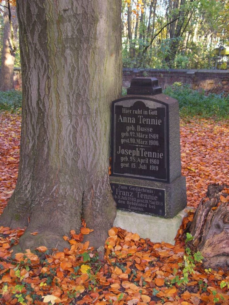 Grabstein auf dem Bergfriedhof