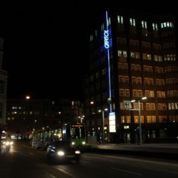 Eingang zur Partyzone: Schwarzer Bär