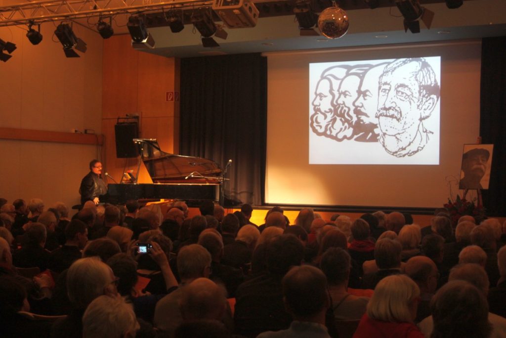 Gemeinsames Singen - "Bet' und Arbeit"