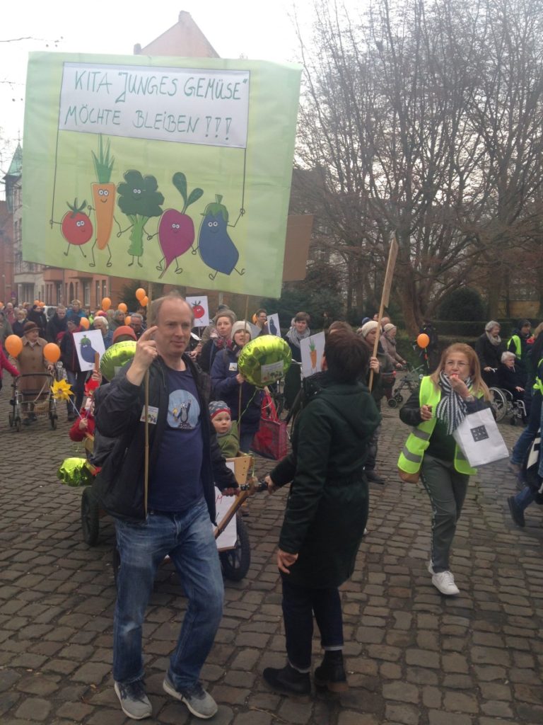 Protestmarsch zum Erhalt des Godehardistiftes