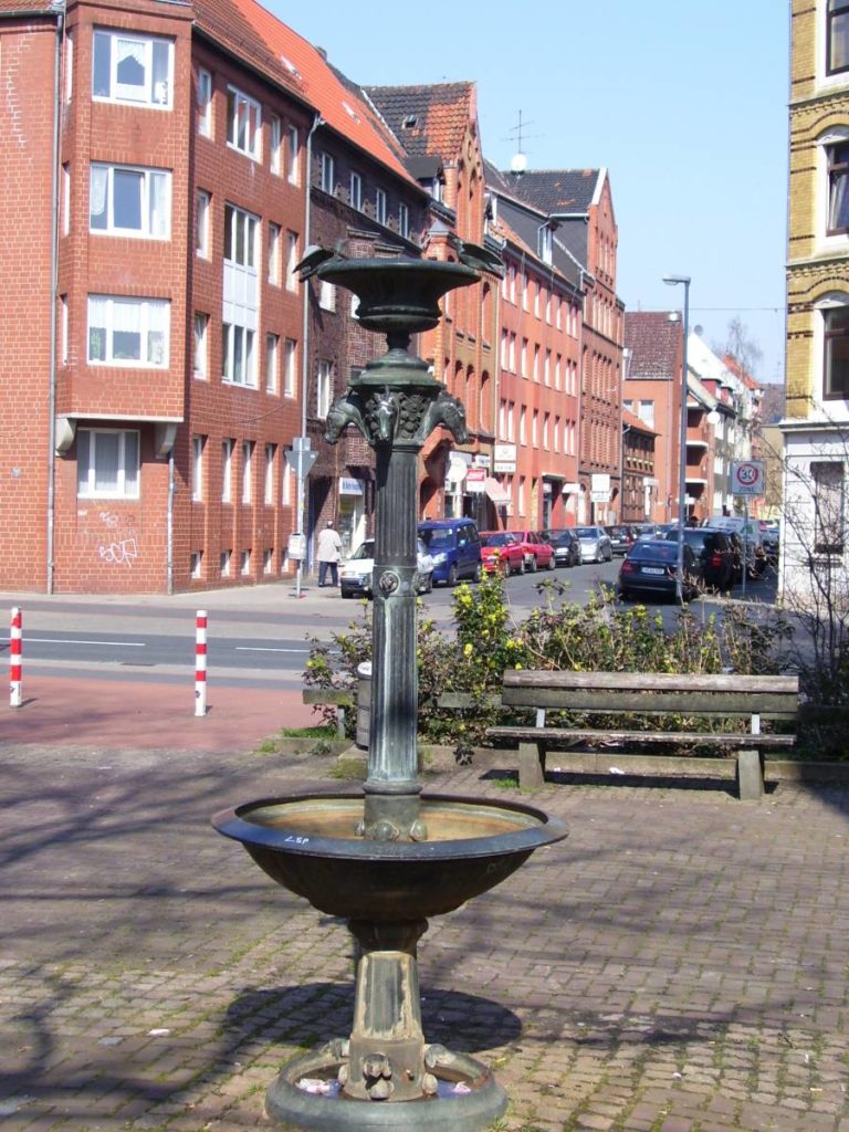 Tierbrunnen vor der Erlöserkirche