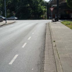 Der Fahrradschutzstreifen hört mitten im Straßenverlauf auf