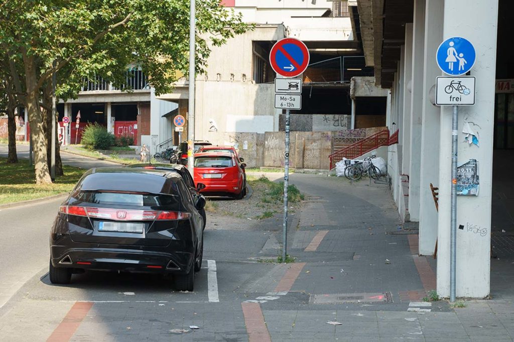 Blumenauer Straße: Unbrauchbarer Radweg
