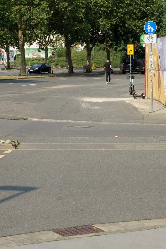 Blumenauer Straße: Unbrauchbarer Radweg