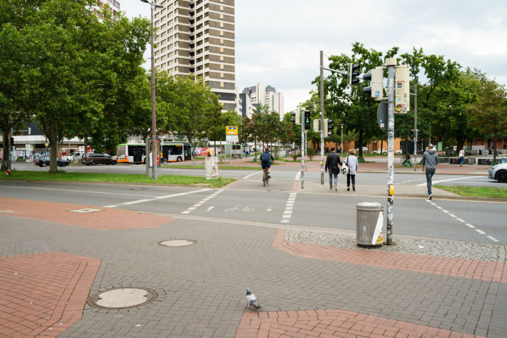 Blick auf die Verkehrsinsel in der Fössestraße