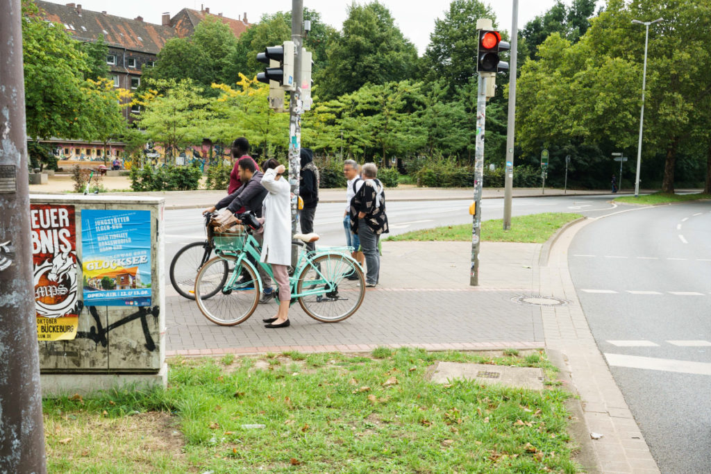 Verkehrsinsel in der Fössestraße: Hier wird es zu Stoßzeiten sehr eng