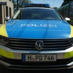 Polizei sucht Zeugen: Männliches Duo schlägt Senioren nieder
