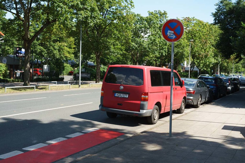 Wie abgeschnitten: Schutzstreifen in der Roesebeckstraße