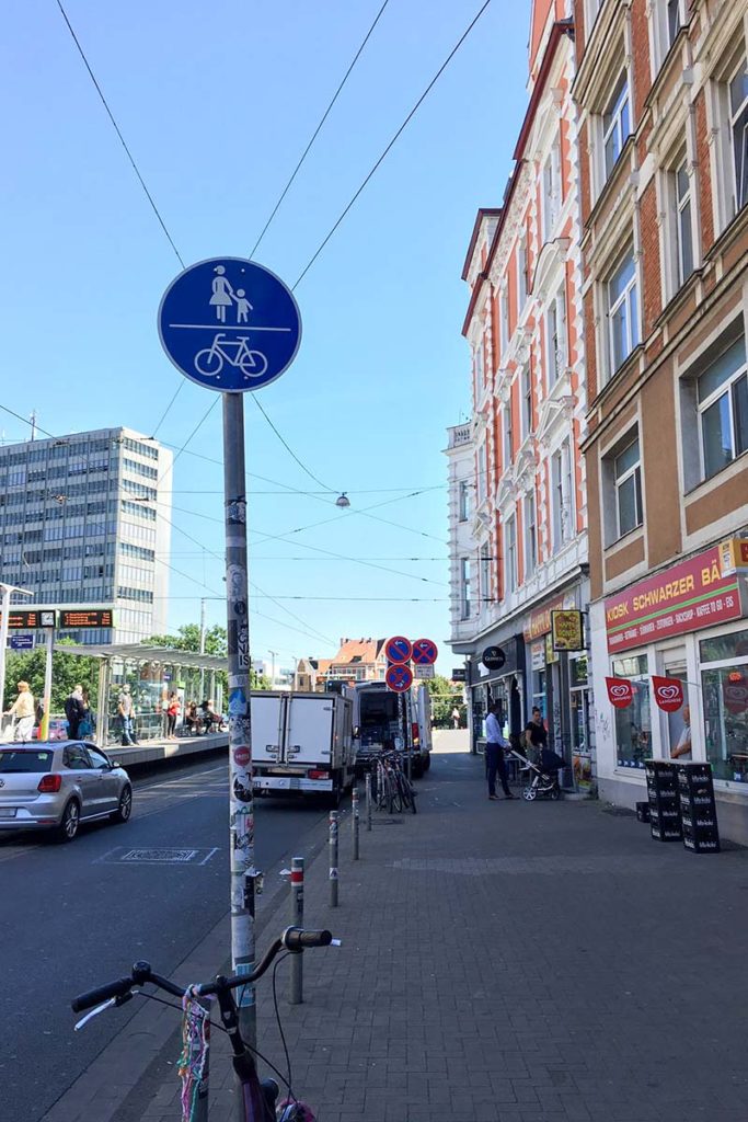Schild gemeinsamer Geh- und Radweg