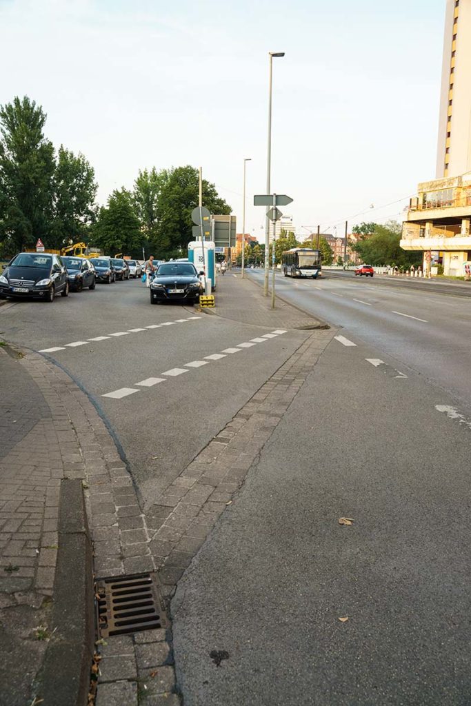 Verkehrsinsel Spinnereistraße vor dem Heizkraftwerk