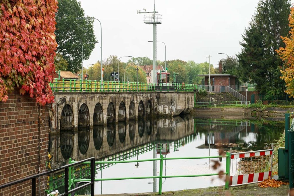 Südwestliche Trogmauer
