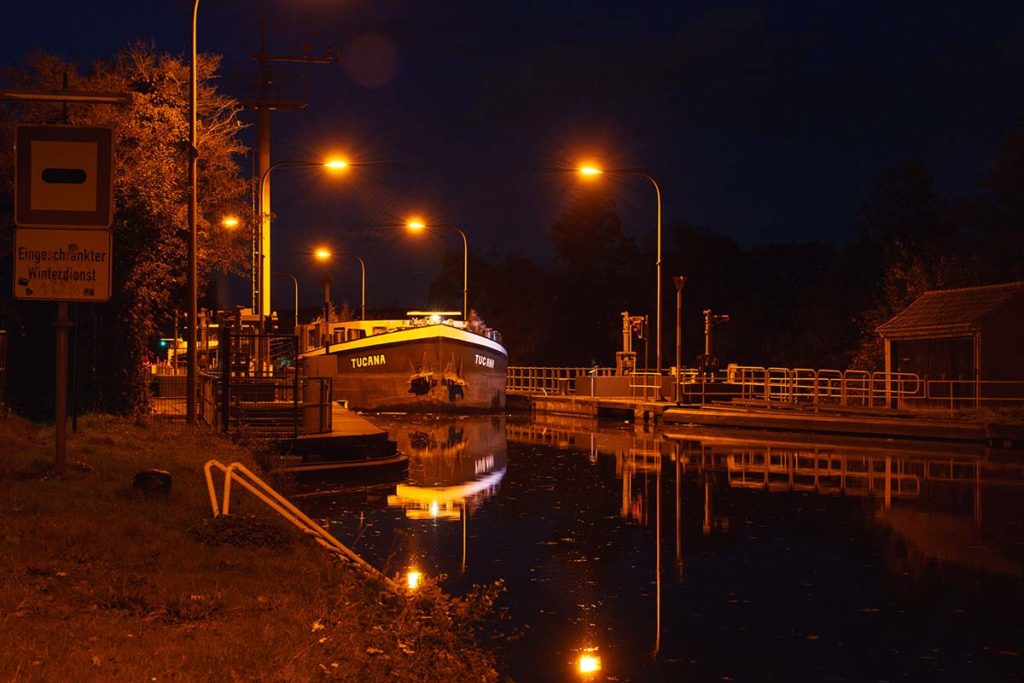 Schiff in Richtung Lindener Hafen