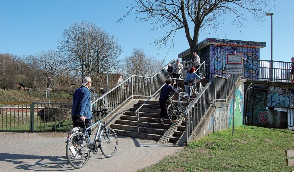 Lange Schlangen an der Treppe gehören hoffentlich bald der Vergangenheit an. Die Wasserkunst soll eine Rampenanlage erhalten.