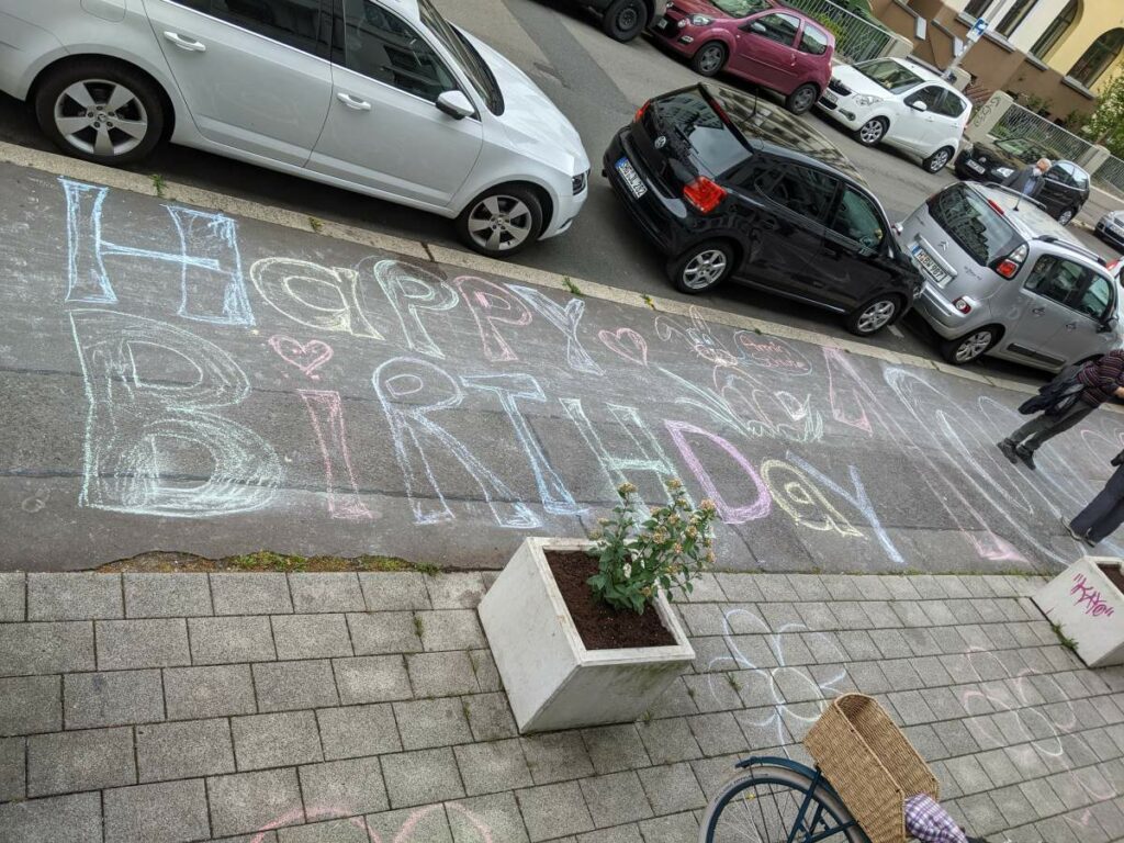 Happy Birthday in der Haasemannstraße