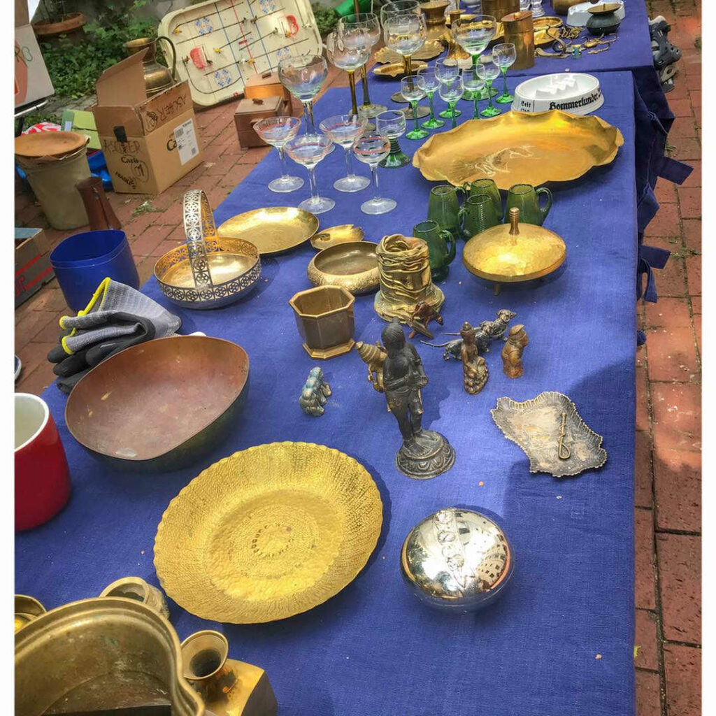 Schätze beim Hofflohmarkt