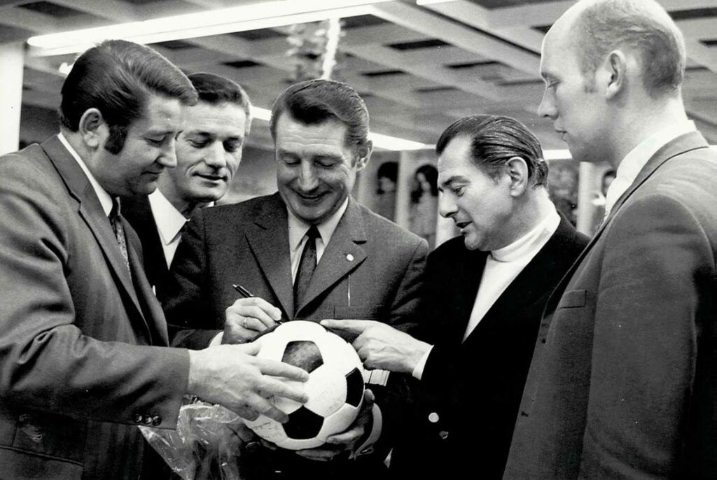 Prominenz bei der real-kauf Eröffnung 1969