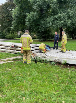 Feuerwehr befreit Dackel Anton