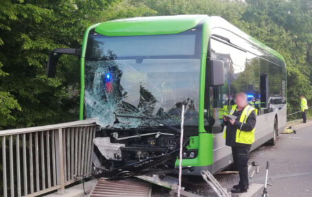 Stadionbrücke Busunfall Geländer Kaisergabel
