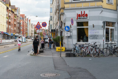 Enger Gehweg der Limmerstraße für Radverkehr freigegeben