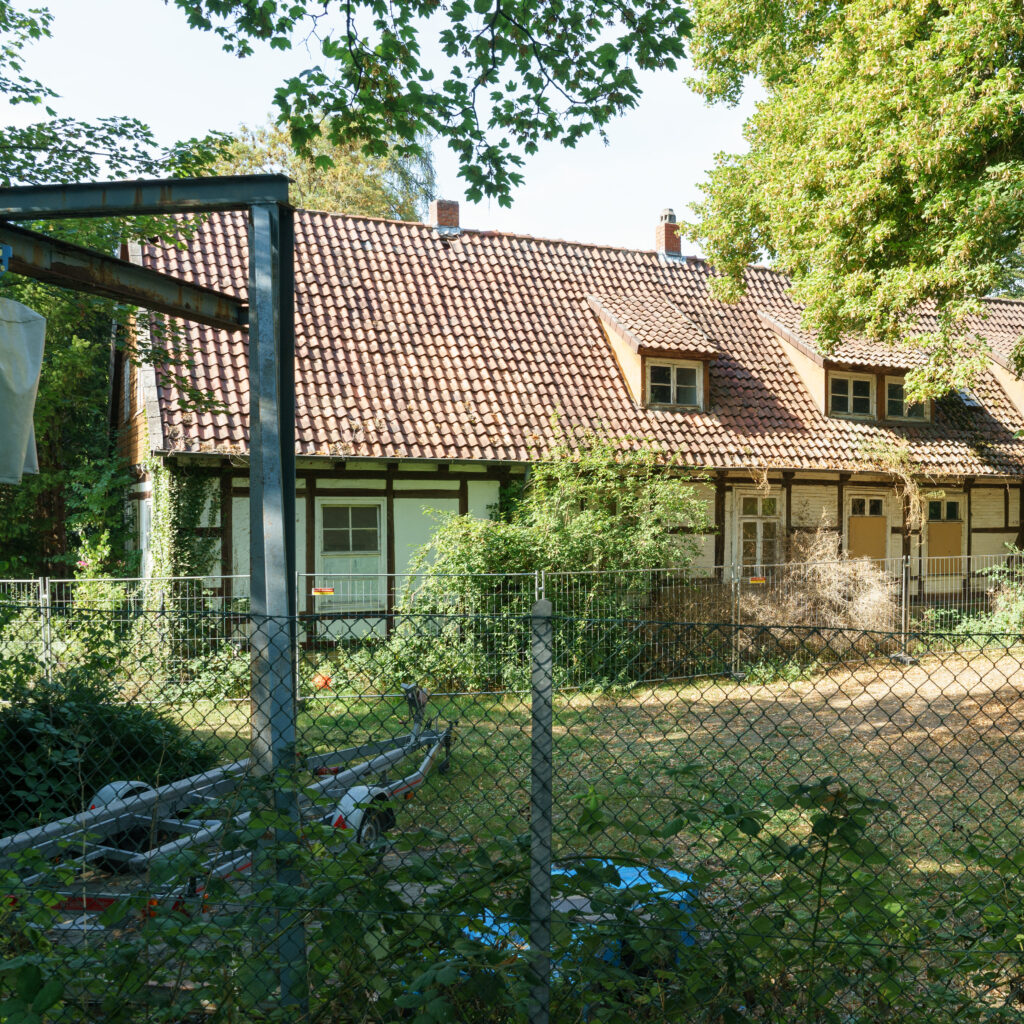 Fachwerkgebäude von Leine-Seite aus gesehen