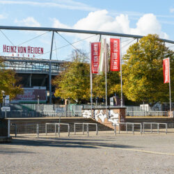 Außenansicht des Eingangsbereichs der Heinz-von-Heiden-Arena
