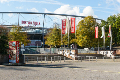 Außenansicht des Eingangsbereichs der Heinz-von-Heiden-Arena