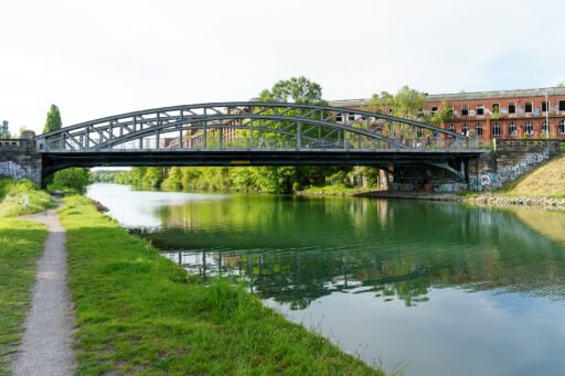 Eine alte Stahlbrücke