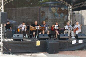 Lust auf Linden-Süd 2023 Bühne Band Gitarren