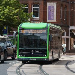 ÜSTRA Buslinie 100 August-Holweg-Platz