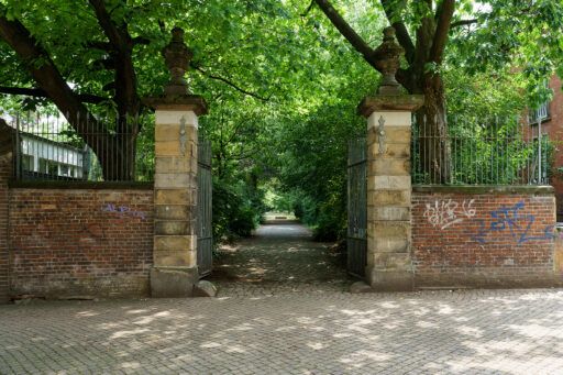 Von-Alten-Garten: Tor in der Niemeyerstraße
