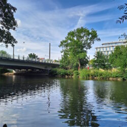 Leinertbrücke mit enercity-Gebäude