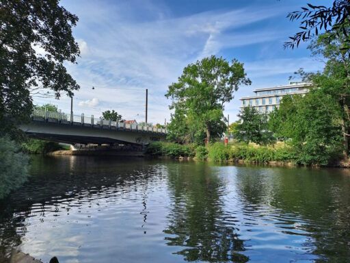 Leinertbrücke mit enercity-Gebäude
