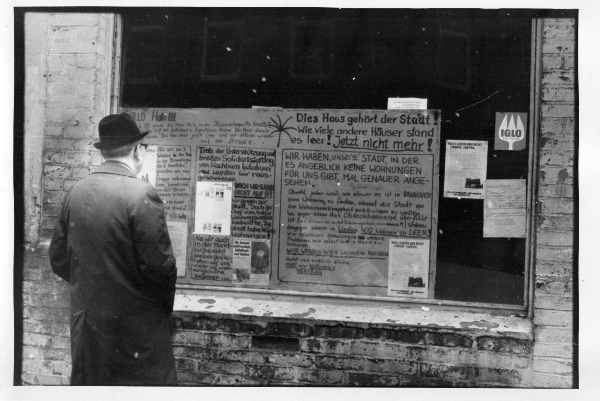 Infofenster am besetzten Haus Ricklinger Str. 46, 3. März 1980