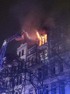 Wohnungsbrand Bethlehemstraße mit Drehleiter