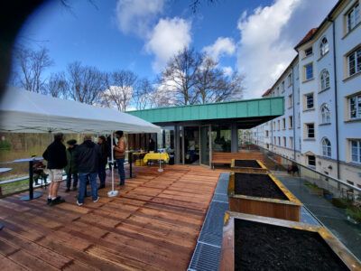 Terrasse auf Garage