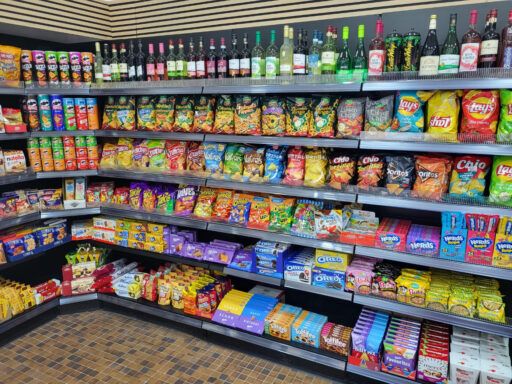 Snacks im Street Life Kiosk Limmerstraße