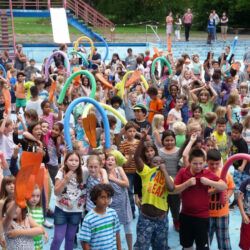 Kinderprotest im geschlossenen Fösse-Freibad, 2014